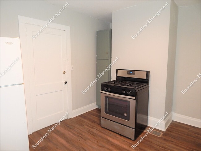 Building Photo - 622 Waldo St SE