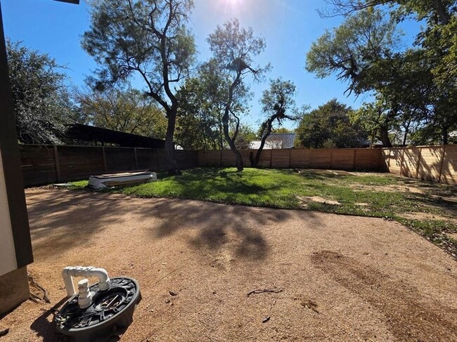 Building Photo - FOR LEASE!!!!!!!!