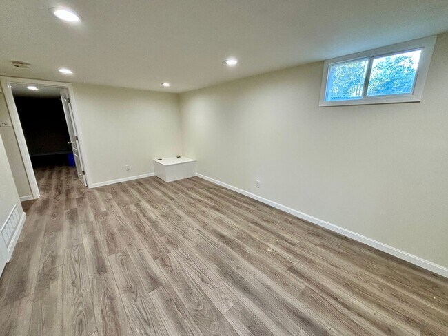 Building Photo - Italian Estates Property Management