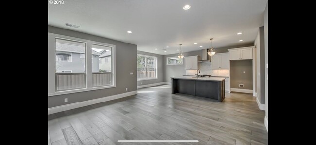 Building Photo - Stunning Executive Home in Cedar Mill/Beth...