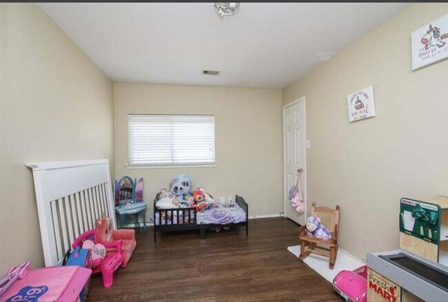 Building Photo - 1506 Lochstone Dr