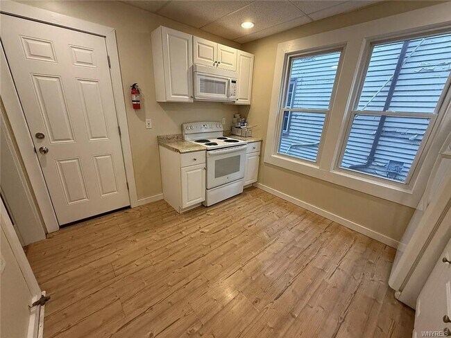 Building Photo - 76 Vernon Pl