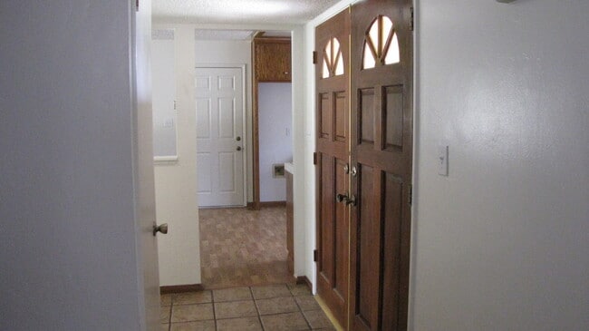 Building Photo - Home in South West Bakersfield Large Lot