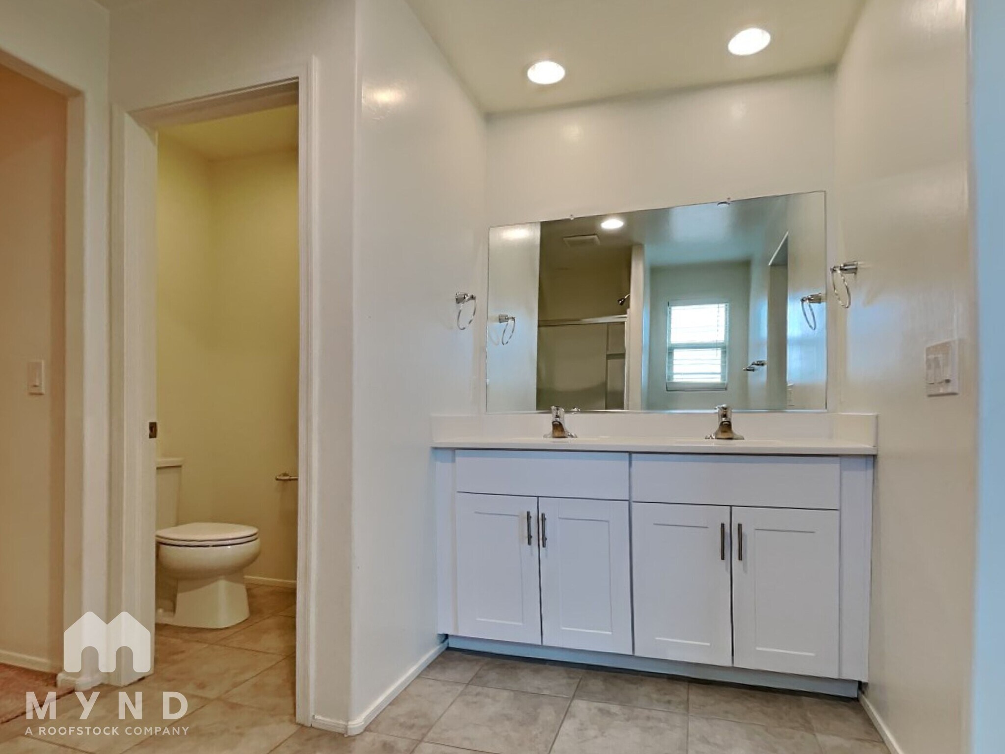 Building Photo - 13057 N Loralei Dr
