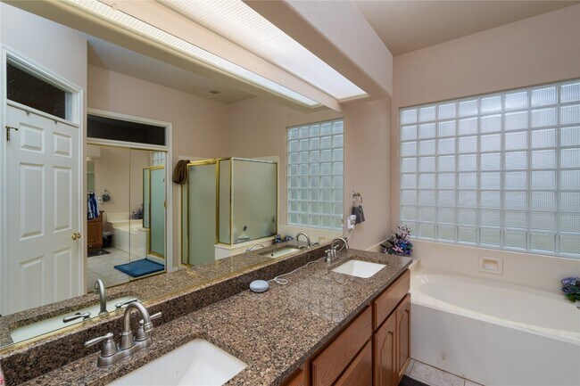 Building Photo - 107 Yaupon Ln