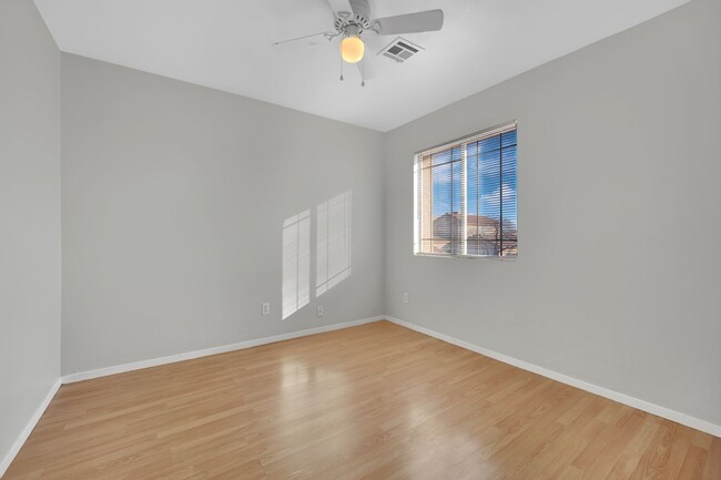 Building Photo - Beautiful 5 Bedroom! New Upgrades! / Coming Soon! 1/23!