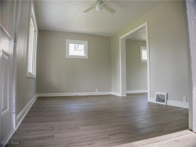 Building Photo - 3814 Russell Ave