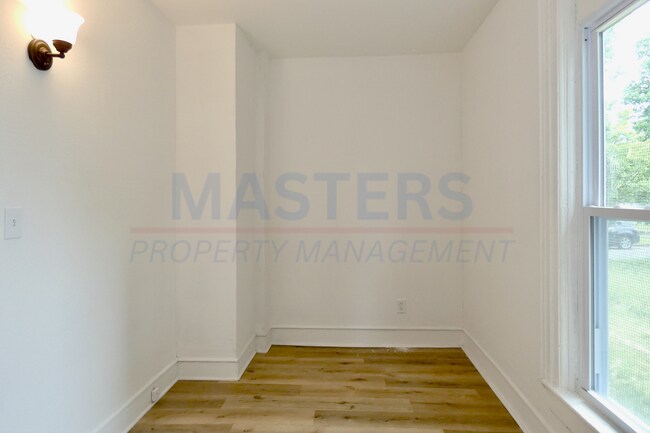 Building Photo - 1026 Oakwood Ave