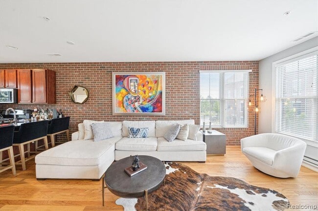 Building Photo - 537 Lewis St