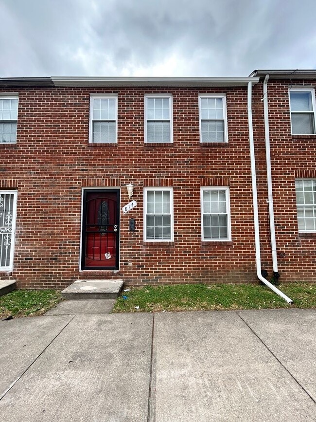 Building Photo - Baltimore - 3 Bedrooms and 1 baths Available!