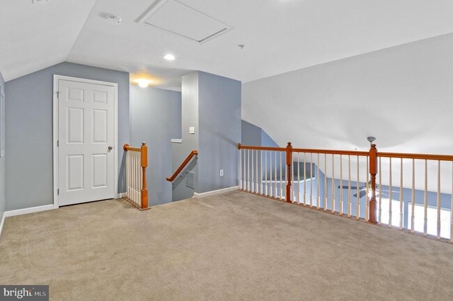 Building Photo - 5061 Cameo Terrace