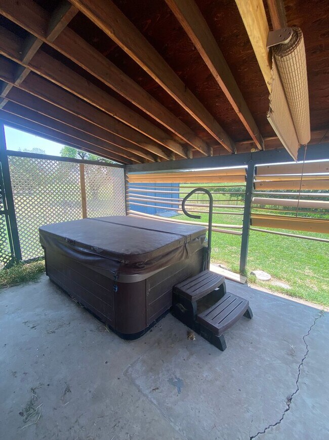 Building Photo - Now Leasing! 3 Weeks Free | 4 Bed, 1.5 Bat...