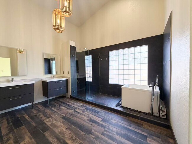 Building Photo - 2017 Sedona Path Way