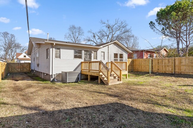 Building Photo - 3 Bed | 2 Bath | Fenced Backyard + Beautif...