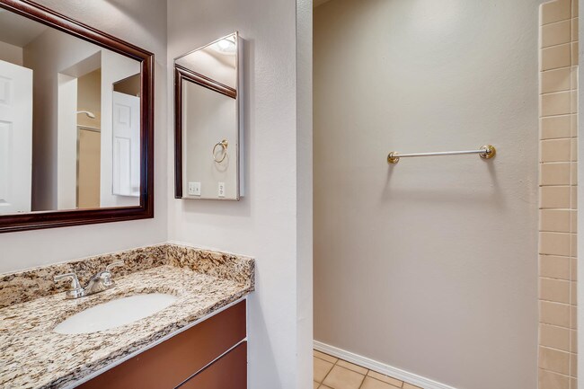 Building Photo - 8100 W Quincy Ave