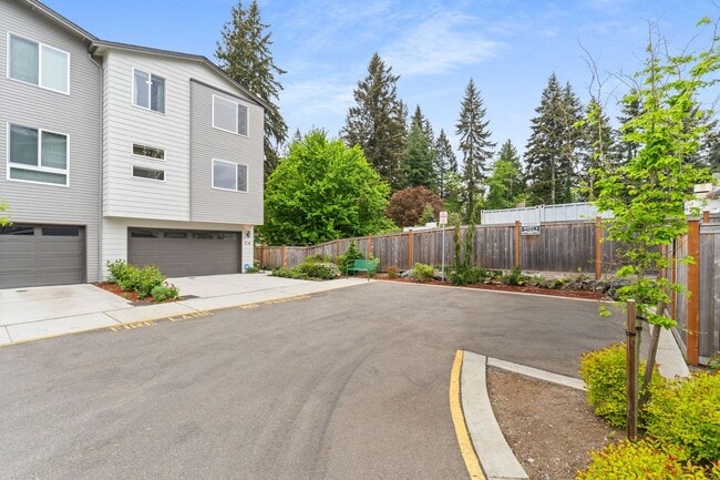 Building Photo - Like-New 4BR Corner Home w/ A/C, 2-Car Garage & Bonus Room