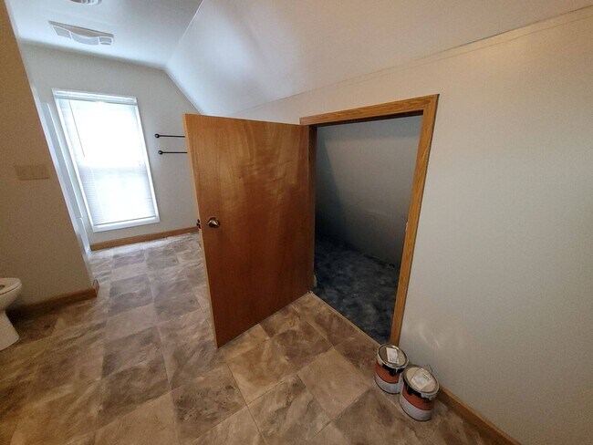 Building Photo - 103 W 1st Ave