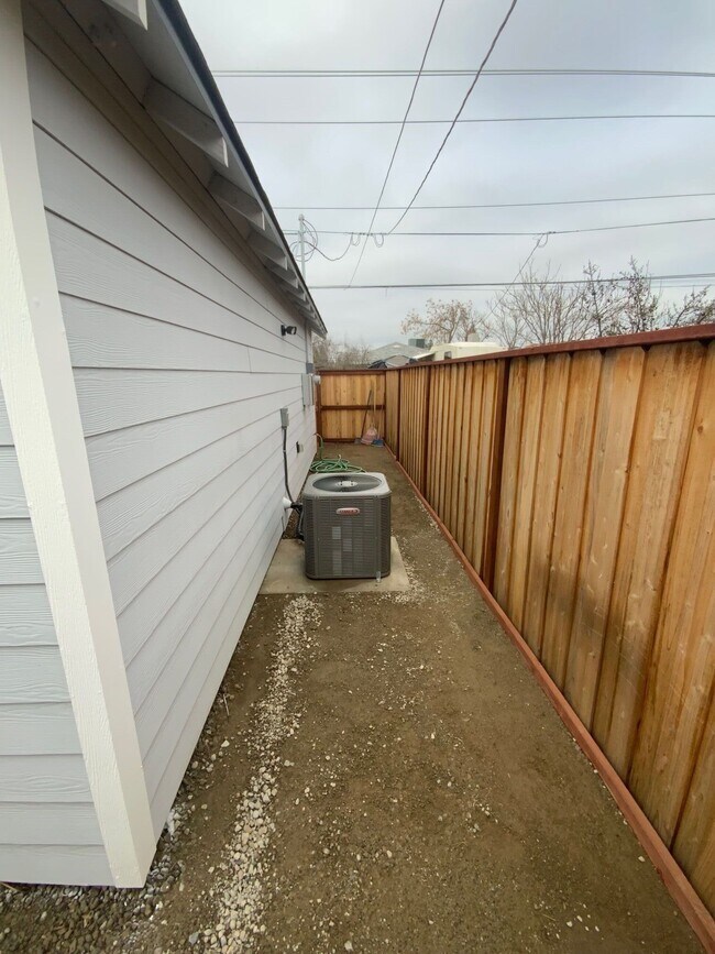 Building Photo - 1729 Bullard Ave.