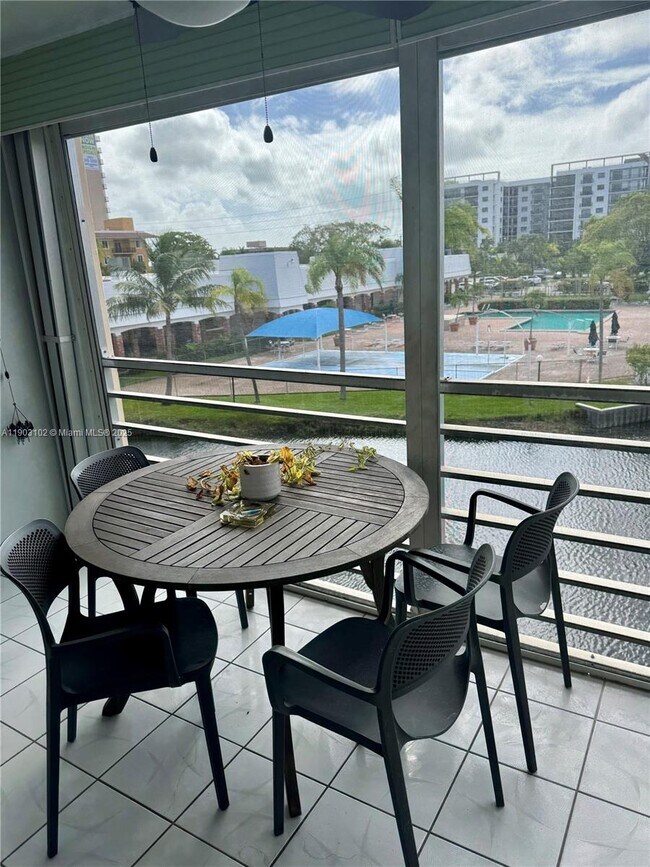 Building Photo - 505 E Dania Beach Blvd