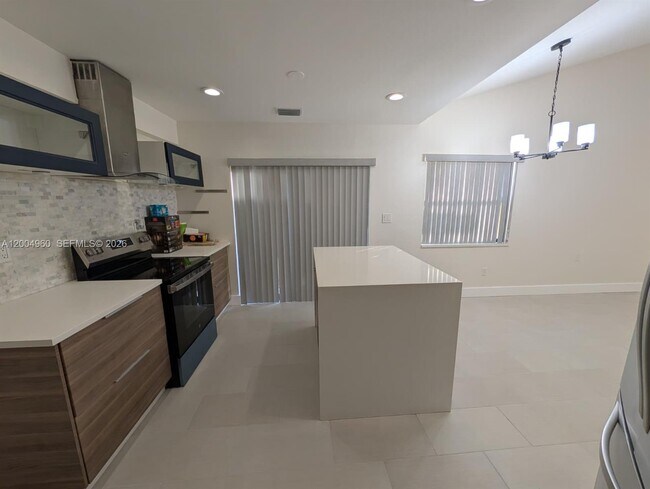 Building Photo - 640 SW 113th Terrace