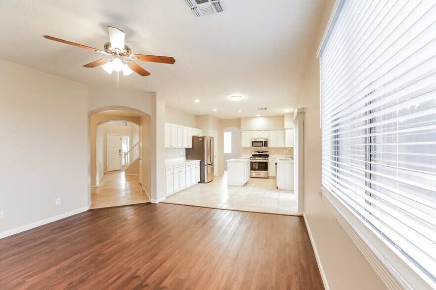 Building Photo - 9243 W Salter Dr