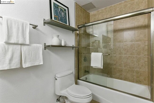 Building Photo - 77 Fairmount Ave