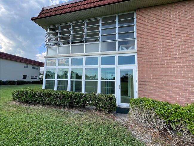 Building Photo - 93 Spring Lake Dr