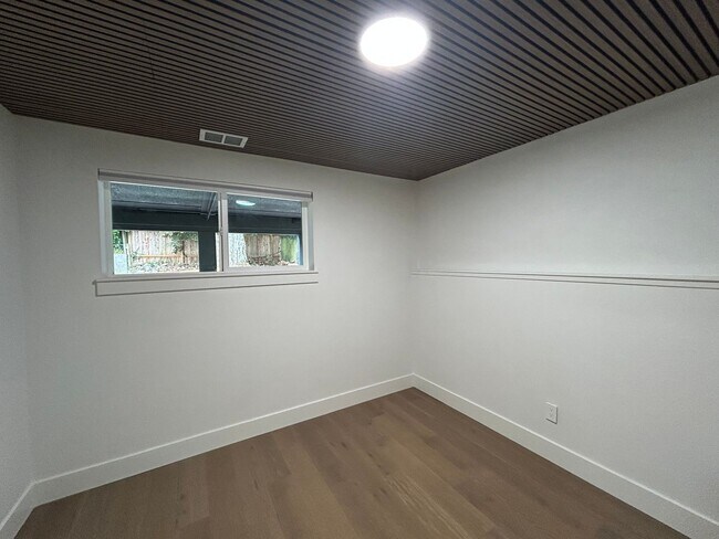 Building Photo - 15136 SE Gladstone Dr