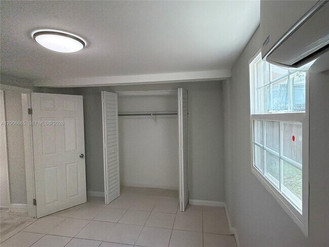 Building Photo - 1350 SW 13th St