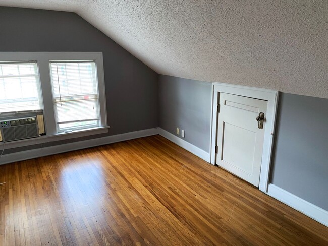 Building Photo - 1497-1499 Perry Street