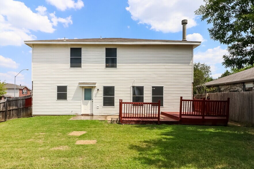 Building Photo - 8750 Gray Fox Ct