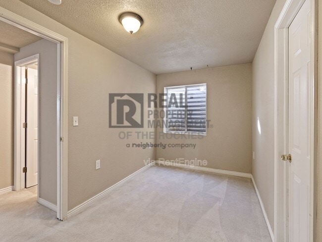 Building Photo - 509 Jansen Dr