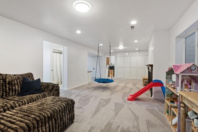 Building Photo - 2521 Apricot Pl