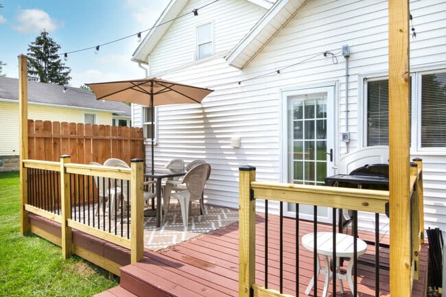 Building Photo - 415 Short St