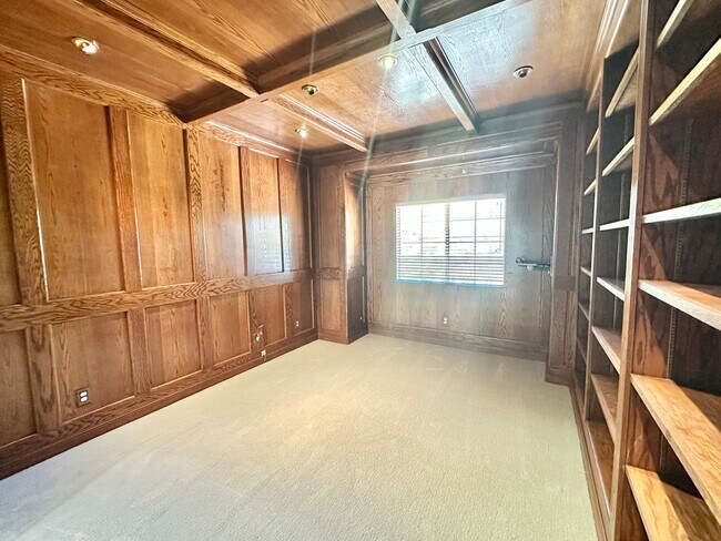 Building Photo - 4286 La Canada Rd
