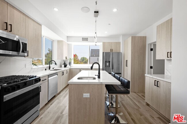 Building Photo - 1959-1952 Preuss Rd