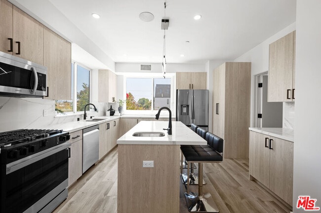 Building Photo - 2015 1/2-1951 Preuss Rd