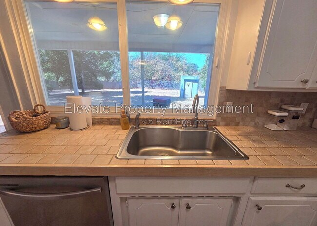 Building Photo - 4225 Clendon Way