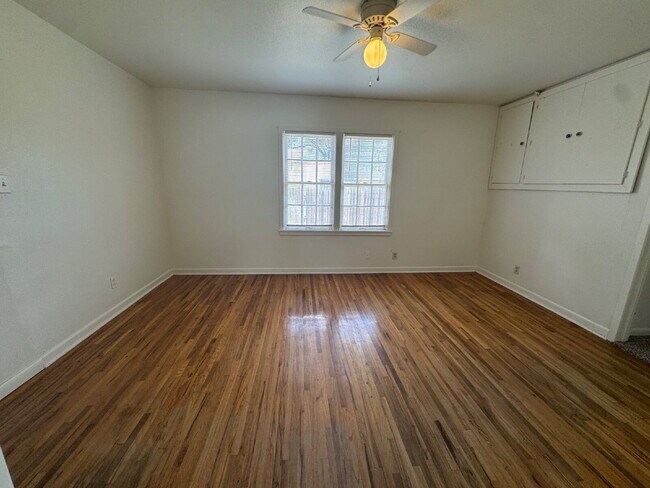 Building Photo - Lovely 3-Bedroom Duplex in Lubbock!