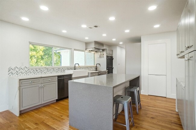 Building Photo - 7216 Langley Ct