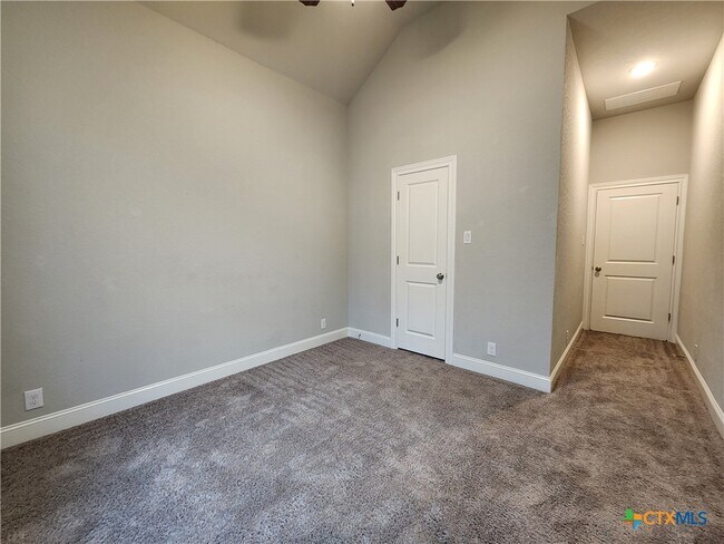 Building Photo - 1113 Carriage Loop