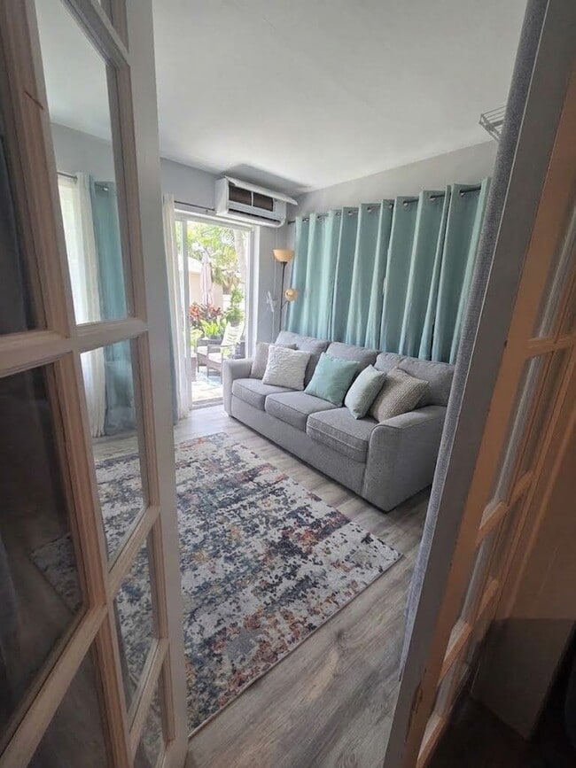 Building Photo - 420 SE 9th Ct