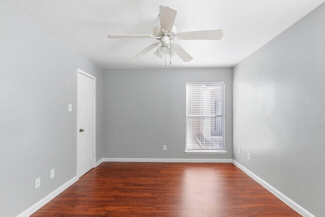 Building Photo - 12707 Bellaire Blvd