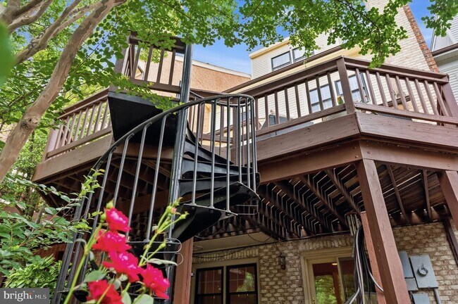 Building Photo - 6313 Manchester Way