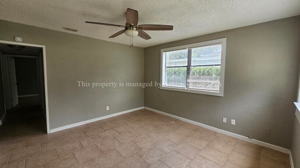 Building Photo - 7007 Oakwood Dr