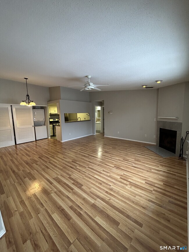 Building Photo - 90 Little Oak Ln