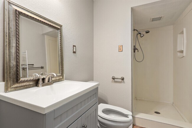 Building Photo - 2021 14th Ave N