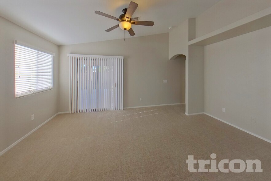 Building Photo - 45539 W Sky Ln