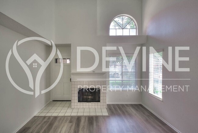 Building Photo - Move-In Ready Home