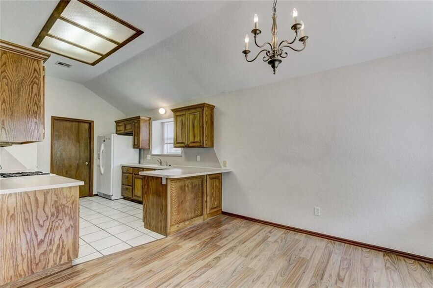 Building Photo - 305 Waterfront Dr